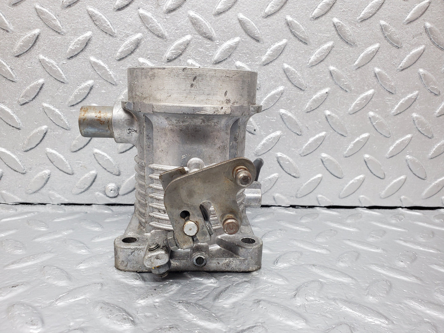 0901 Mercedes-Benz C107 350SLC Coupe Jetronic Throttle Body Assembly