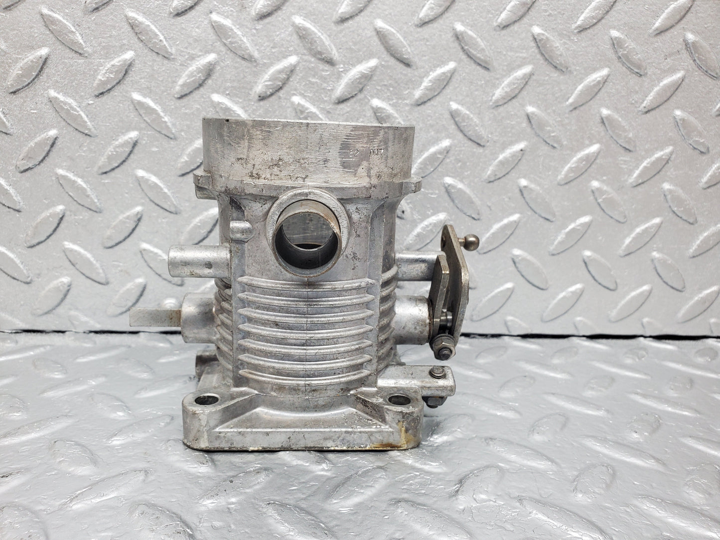 0901 Mercedes-Benz C107 350SLC Coupe Jetronic Throttle Body Assembly