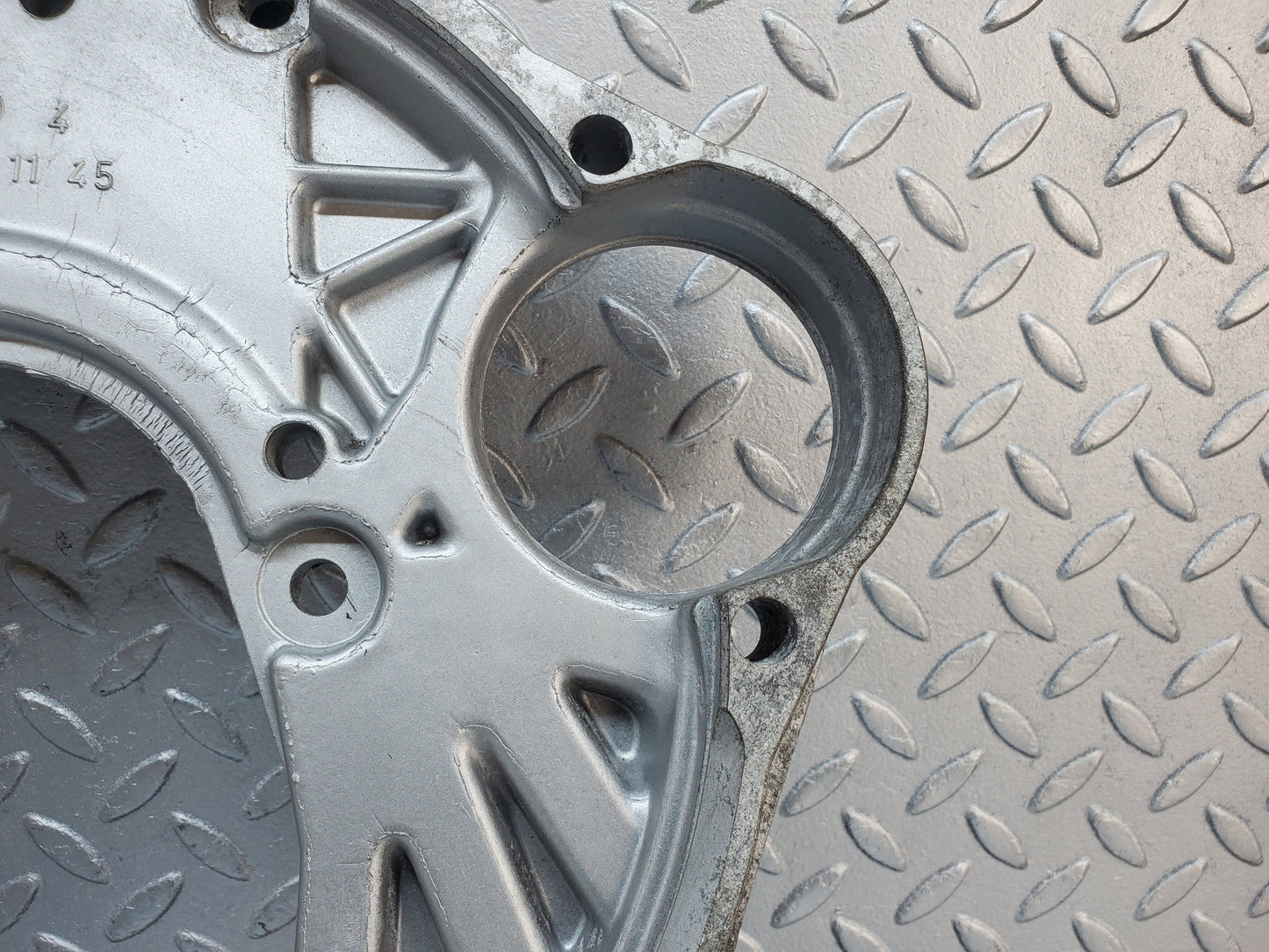 0893 Mercedes-Benz W123 240D Gearbox Flange 1150111145