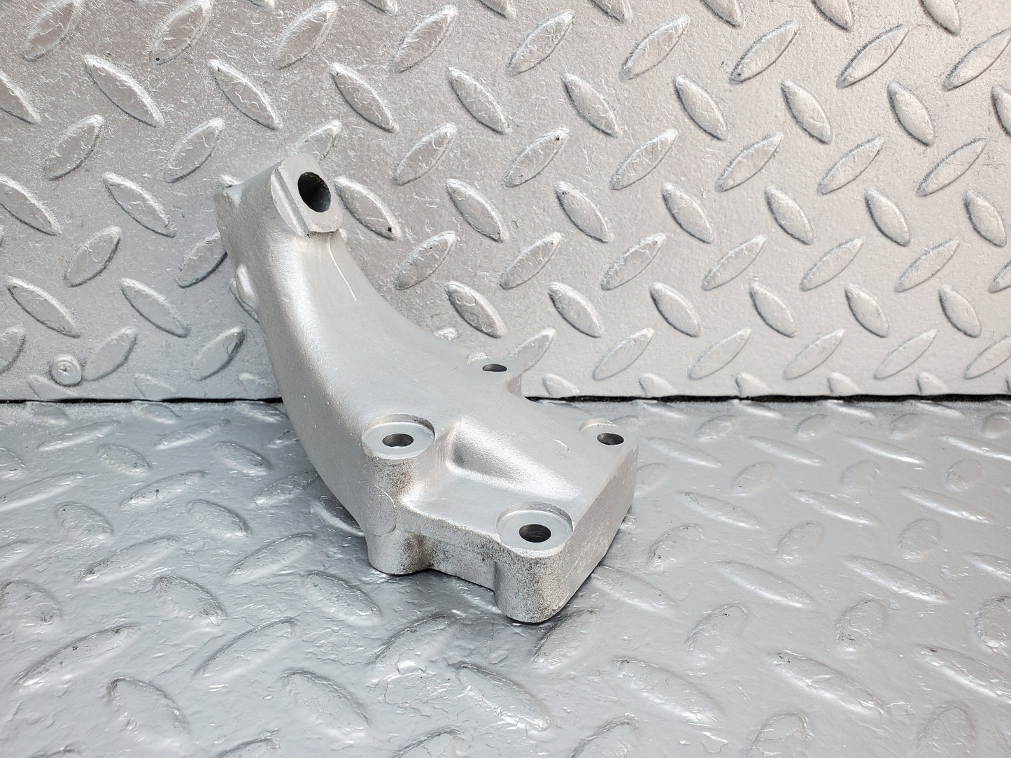 0911 Mercedes-Benz C107 350SLC Coupe Engine Mount Bracket Right 1162232304
