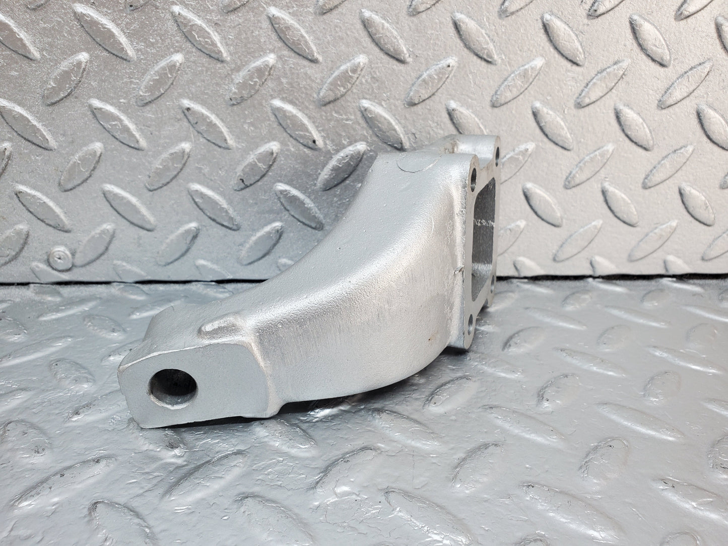 0911 Mercedes-Benz C107 350SLC Coupe Engine Mount Bracket Right 1162232304