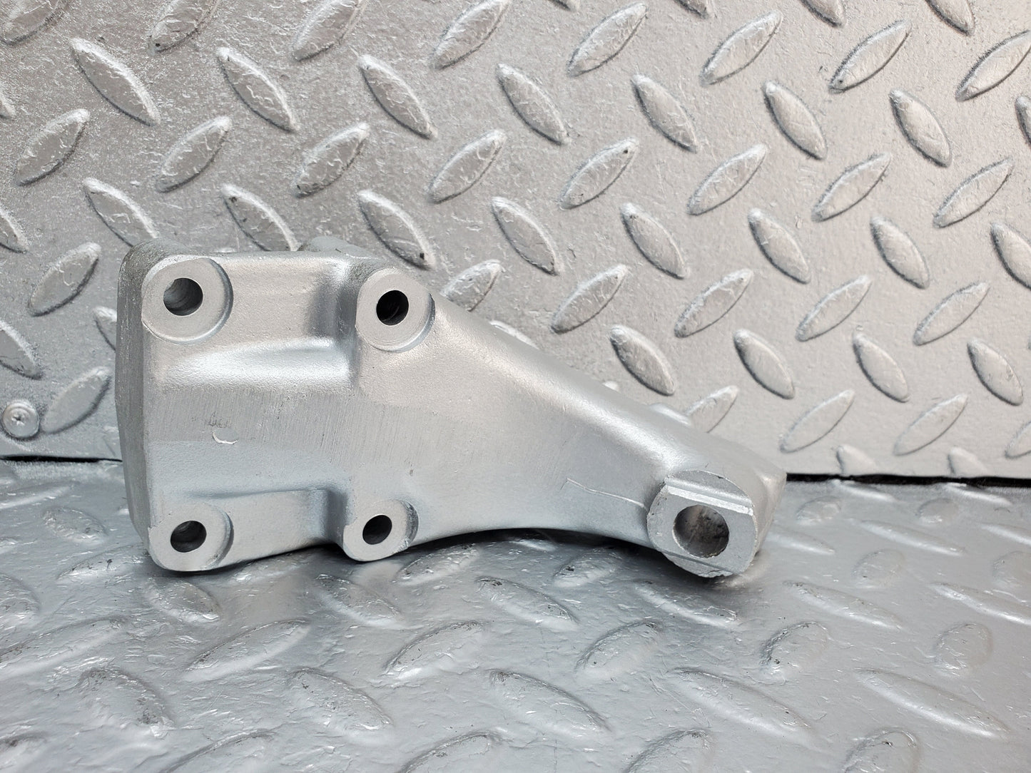 0911 Mercedes-Benz C107 350SLC Coupe Engine Mount Bracket Right 1162232304