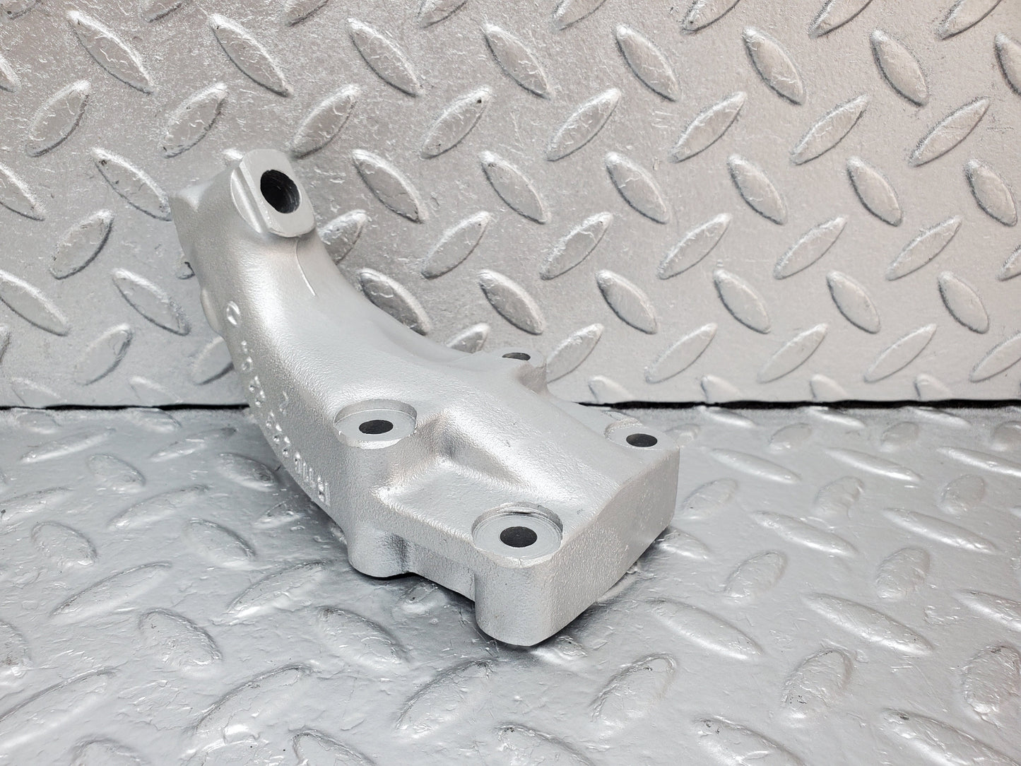 0912 Mercedes-Benz C107 350SLC Coupe Engine Mount Bracket Left 1162232204