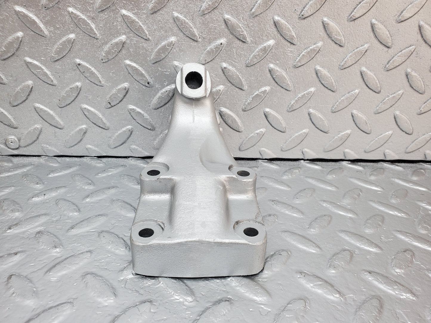 0912 Mercedes-Benz C107 350SLC Coupe Engine Mount Bracket Left 1162232204