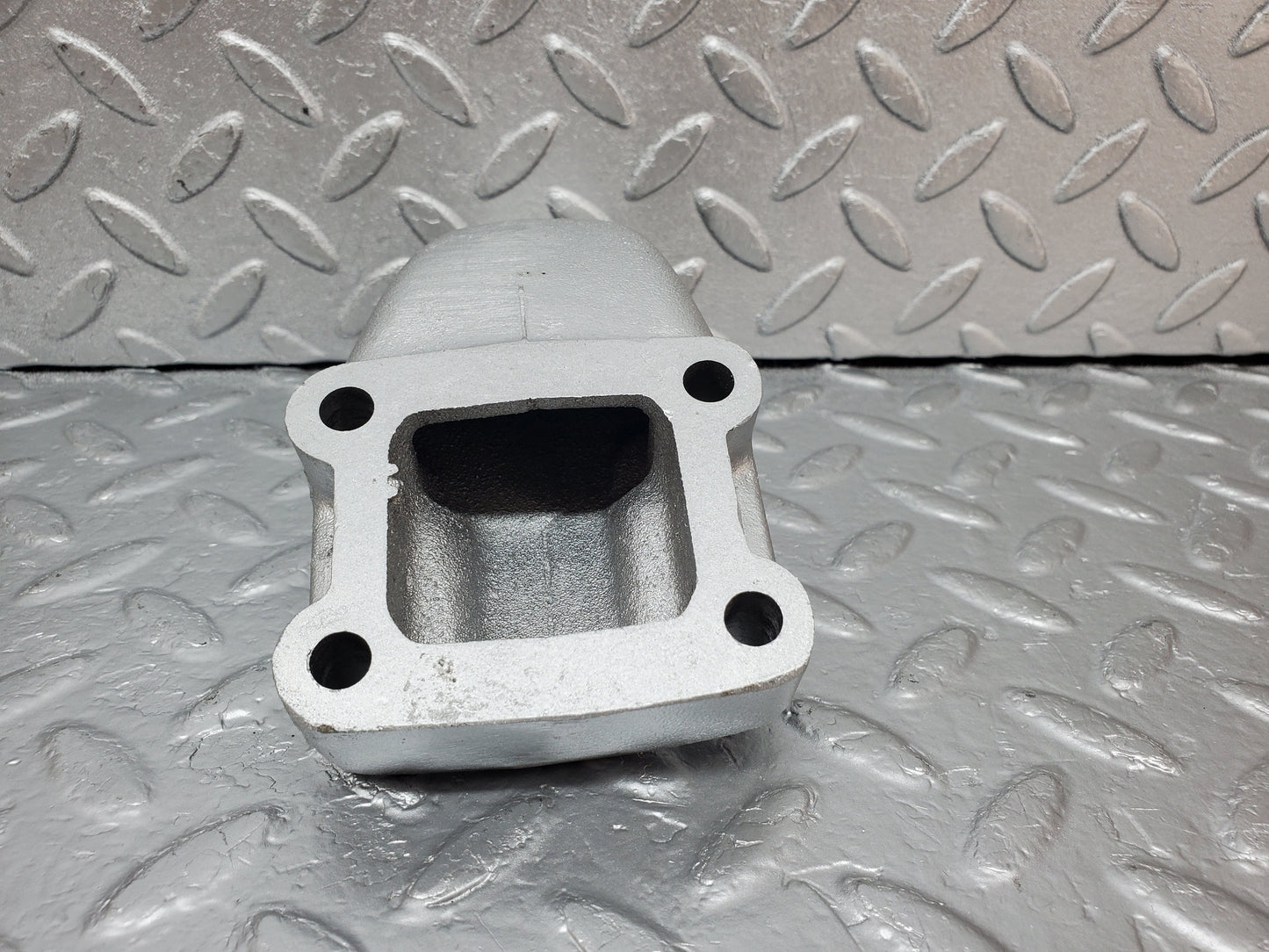 0912 Mercedes-Benz C107 350SLC Coupe Engine Mount Bracket Left 1162232204