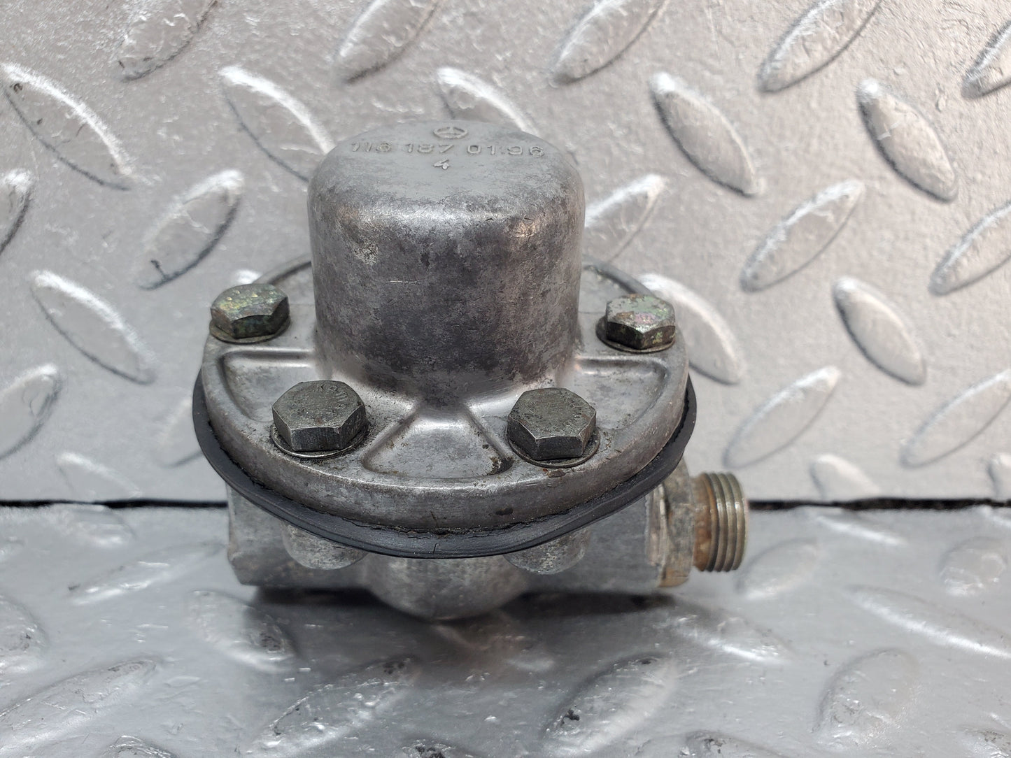 0916 Mercedes-Benz C107 350SLC Coupe Oil Pressure Damper 1161870494