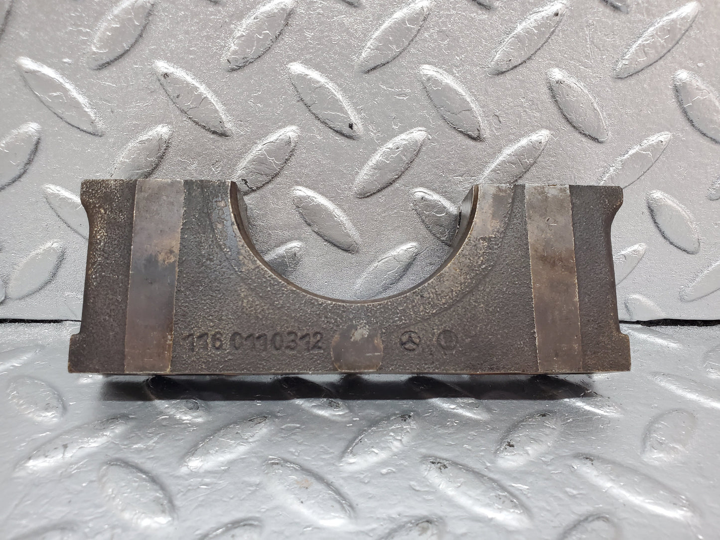 0921 Mercedes-Benz C107 350SLC Coupe Crankshaft Bearing Holder 1160110312