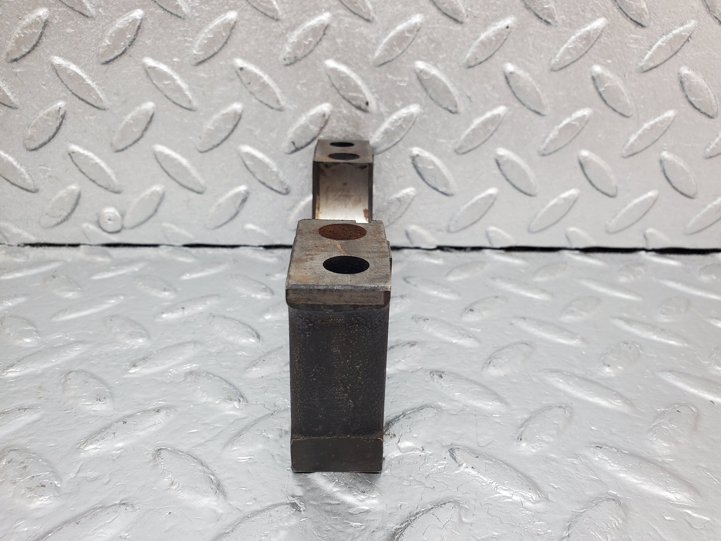 0921 Mercedes-Benz C107 350SLC Coupe Crankshaft Bearing Holder 1160110312