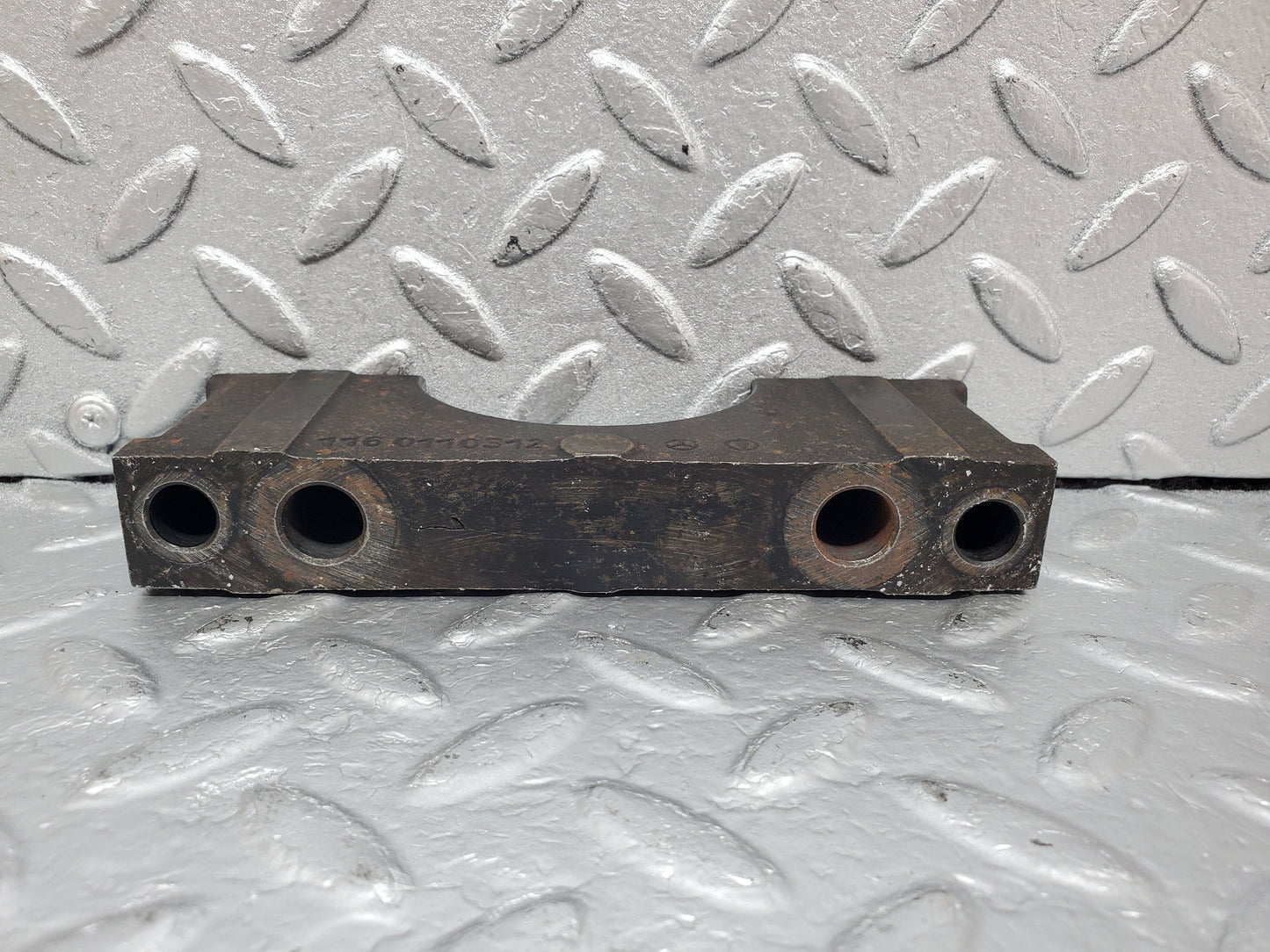 0922 Mercedes-Benz C107 350SLC Coupe Crankshaft Bearing Holder 1160110312