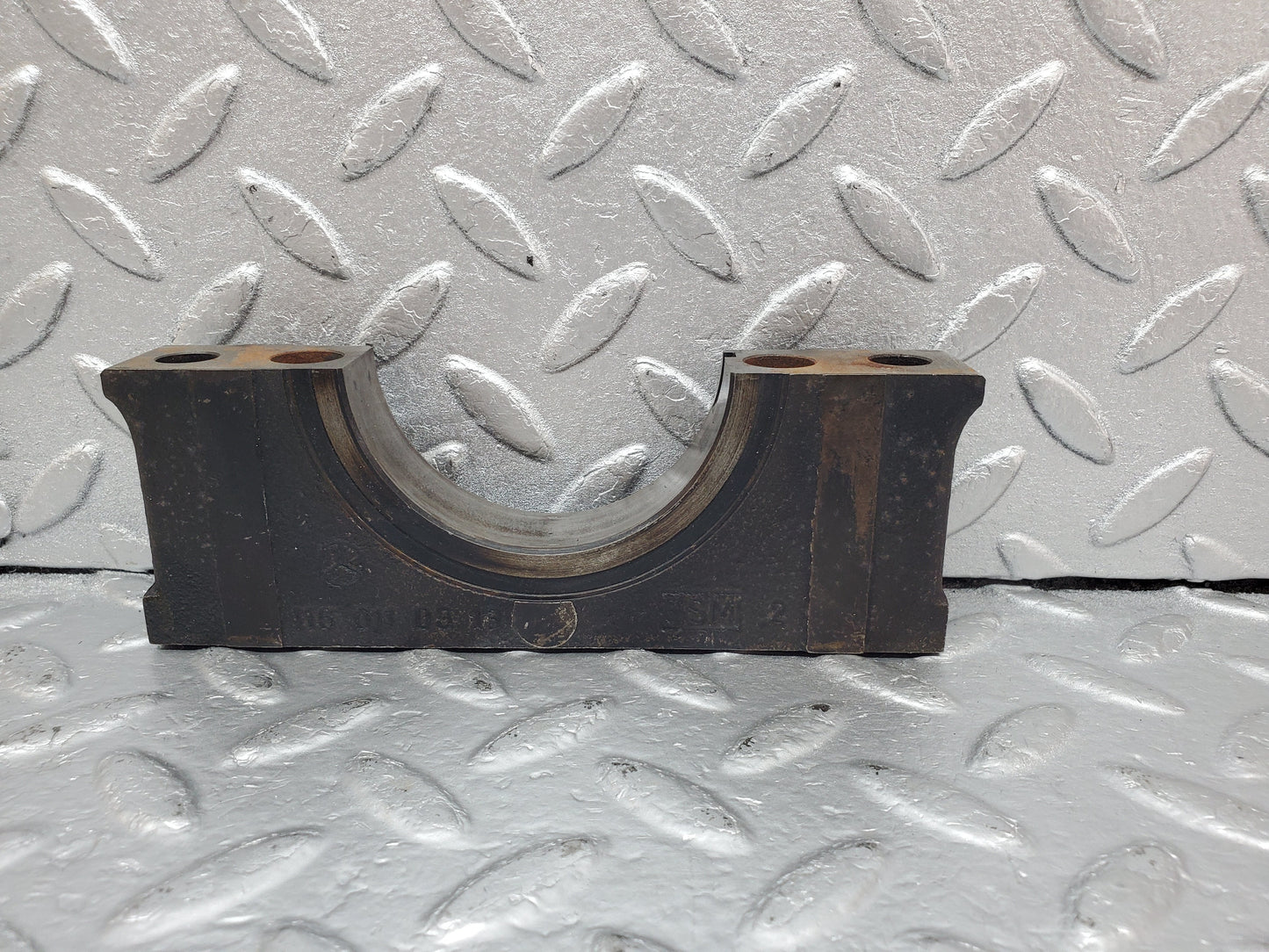 0923 Mercedes-Benz C107 350SLC Coupe Crankshaft Bearing Holder 1160110312