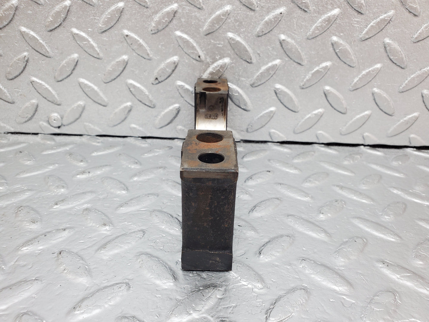 0923 Mercedes-Benz C107 350SLC Coupe Crankshaft Bearing Holder 1160110312
