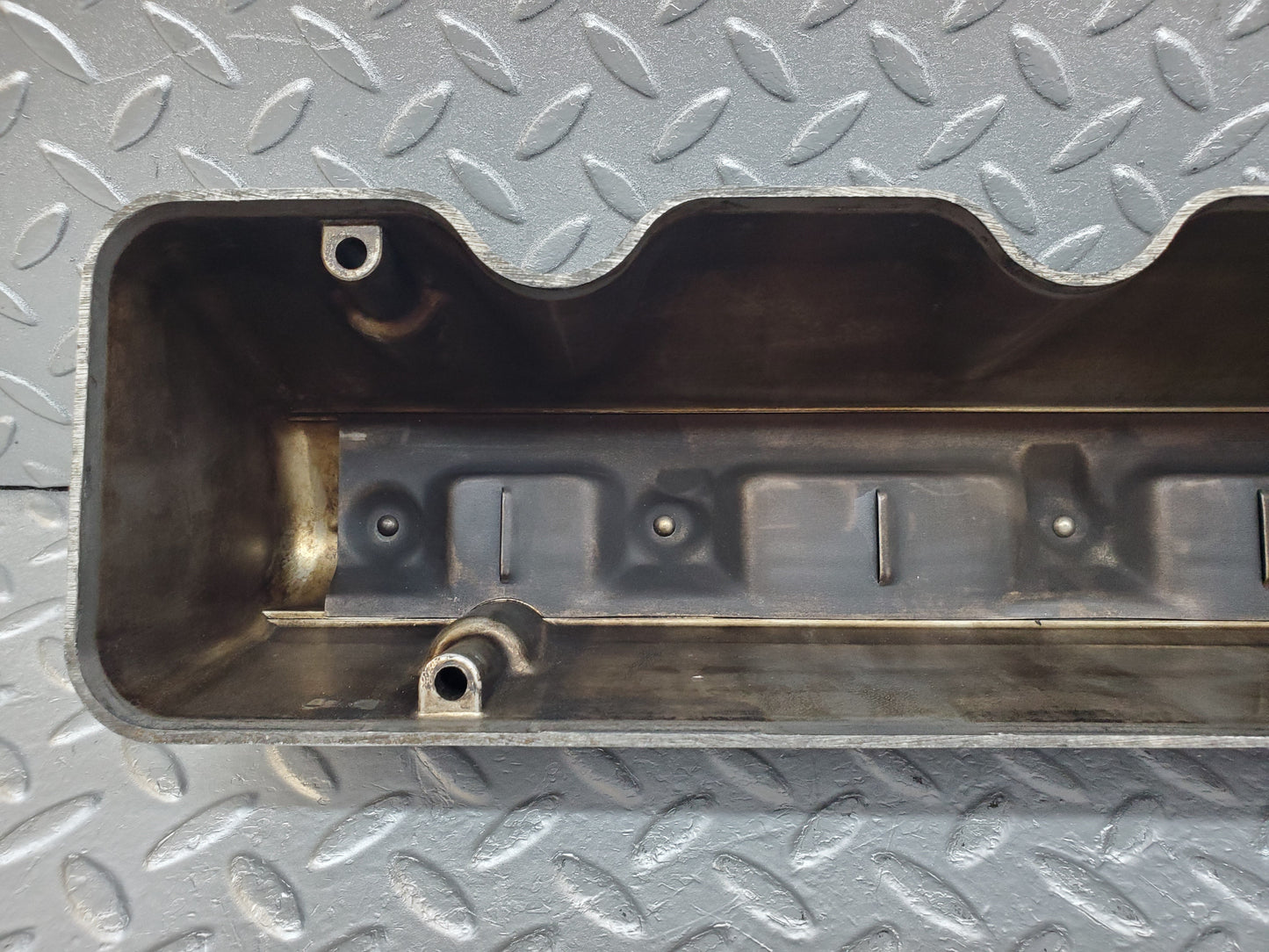 0935 Mercedes-Benz C107 350SLC Coupe Cylinder Head Cover Left Side 1160161805