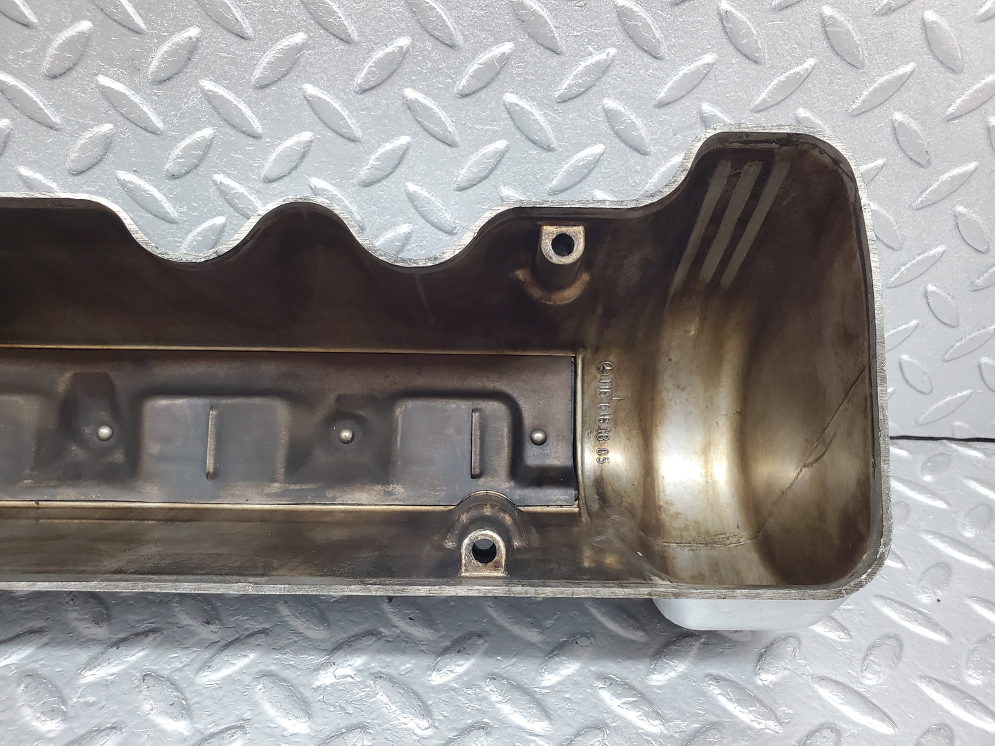 0935 Mercedes-Benz C107 350SLC Coupe Cylinder Head Cover Left Side 1160161805