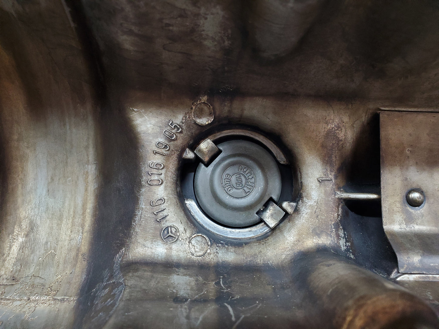 0939 Mercedes-Benz C107 350SLC Coupe Cylinder Head Cover Right 1160161905