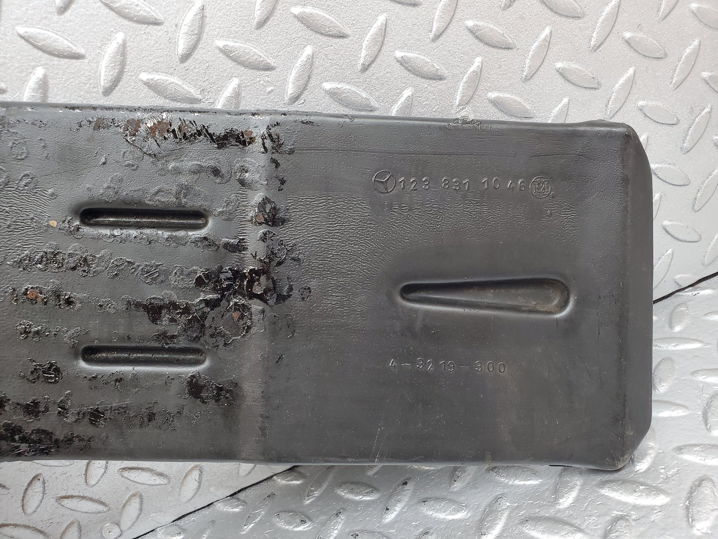 0953 Mercedes-Benz C123 230CE Coupe Heating Air Duct Right Side 1238311046