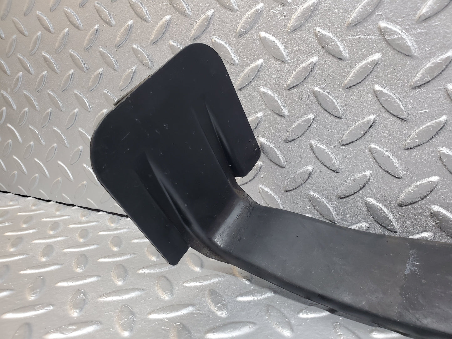 0954 Mercedes-Benz C123 230CE Coupe Cabel Chanel Covering  1238211136