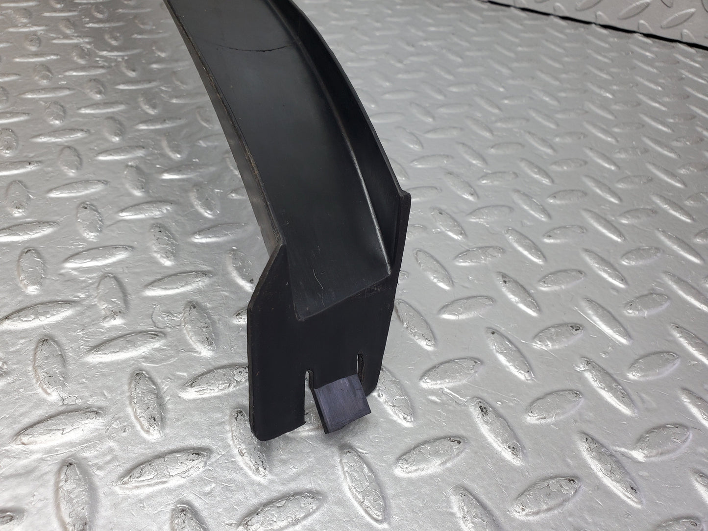 0954 Mercedes-Benz C123 230CE Coupe Cabel Chanel Covering  1238211136