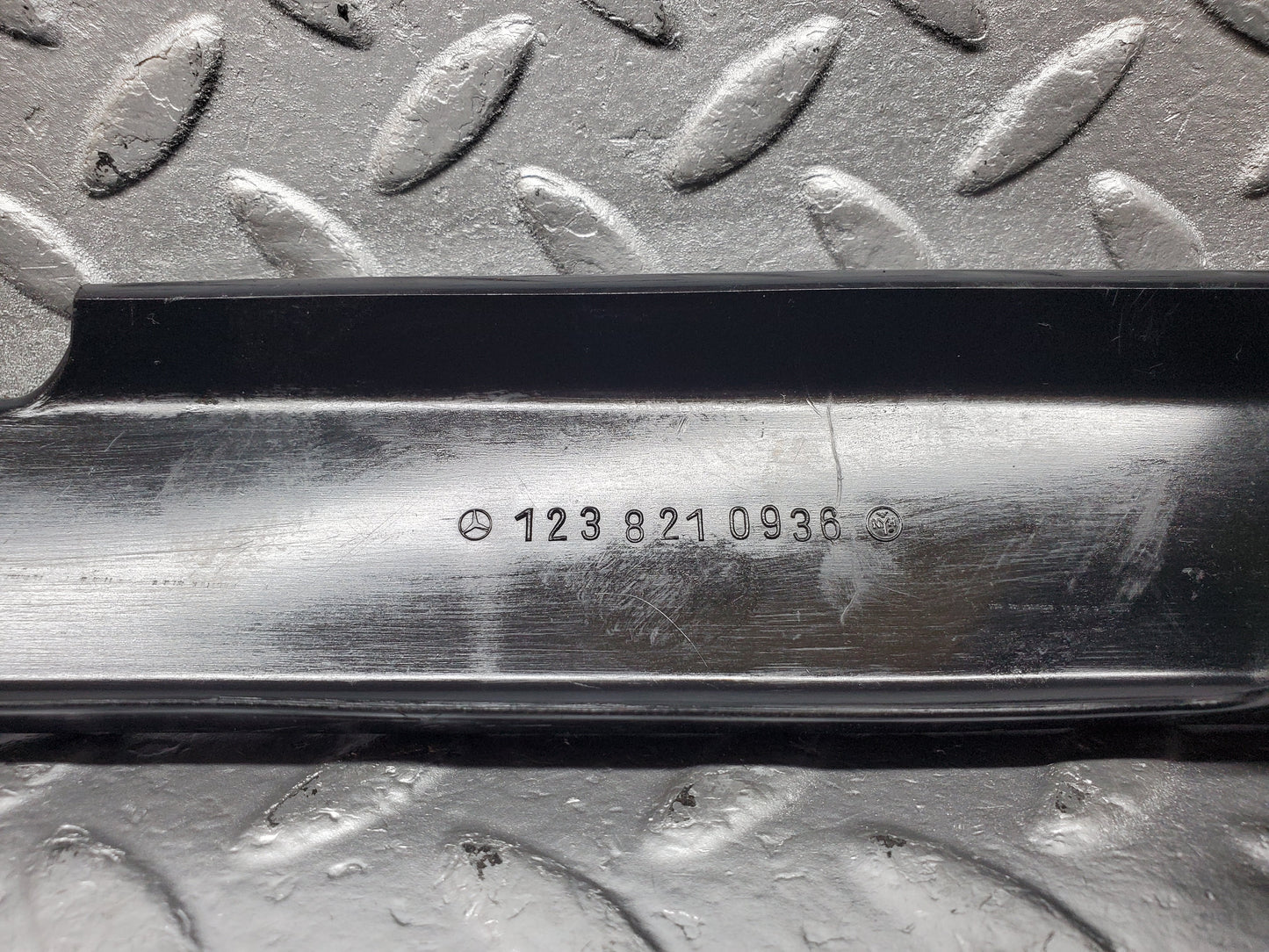 0955 Mercedes-Benz C123 230CE Coupe Cabel Chanel Duct Front Left  1238210936