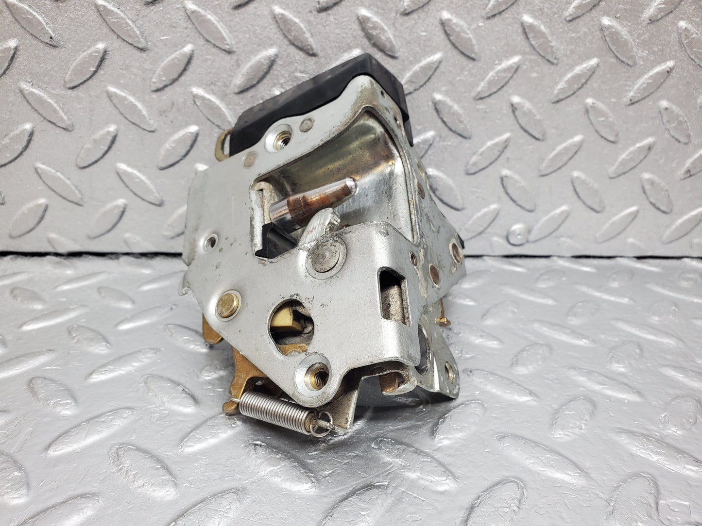 0977 Mercedes-Benz C123 230CE Coupe Door Lock Left Side 1237230308
