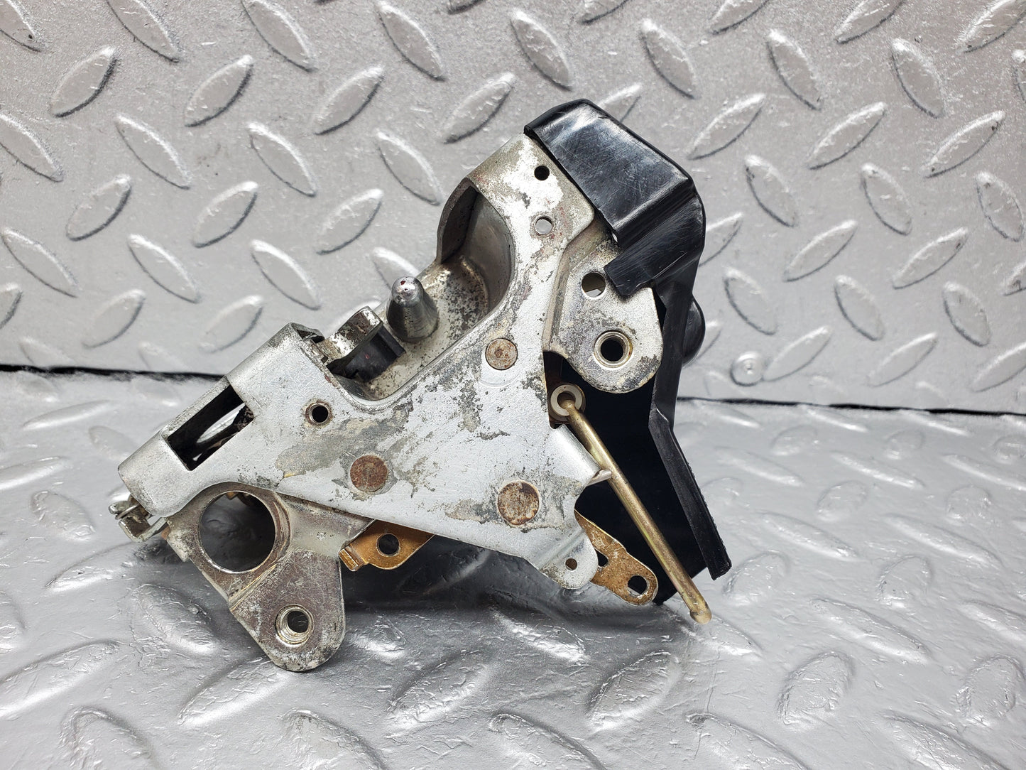 0977 Mercedes-Benz C123 230CE Coupe Door Lock Left Side 1237230308
