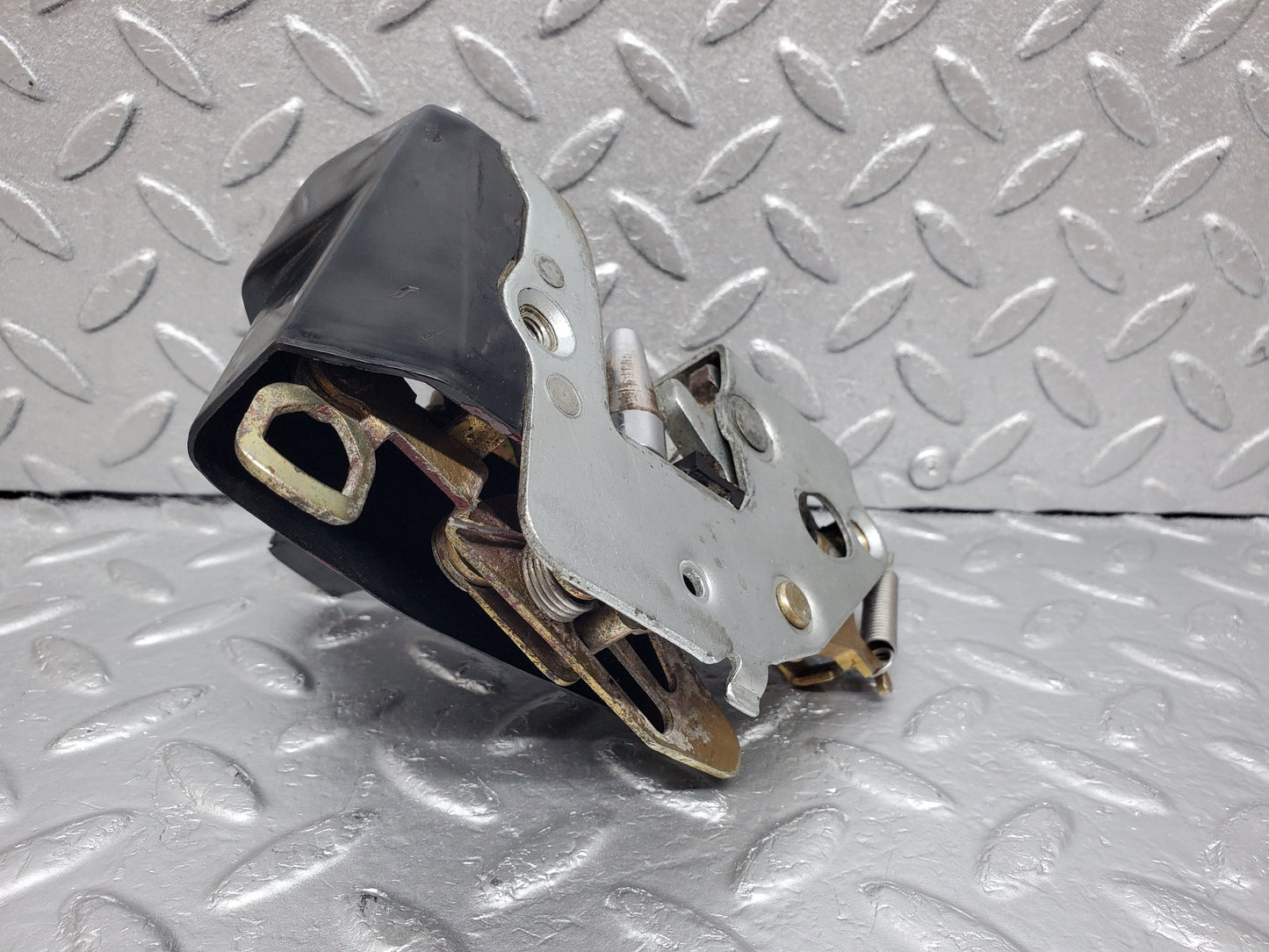 0977 Mercedes-Benz C123 230CE Coupe Door Lock Left Side 1237230308