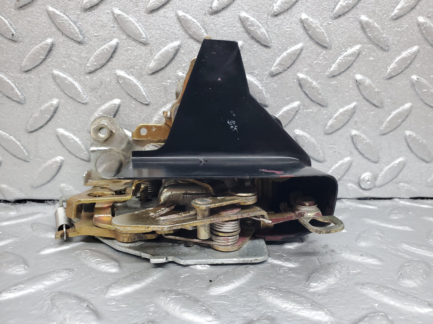 0977 Mercedes-Benz C123 230CE Coupe Door Lock Left Side 1237230308