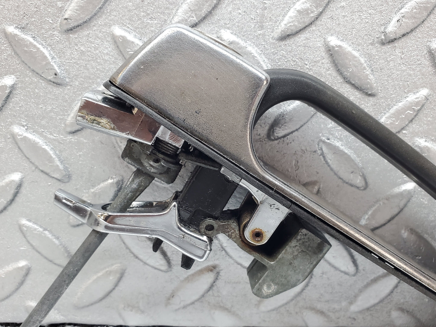 1006 Mercedes-Benz C123 230CE Coupe Left Door Exterior Handle No Key 1237600259