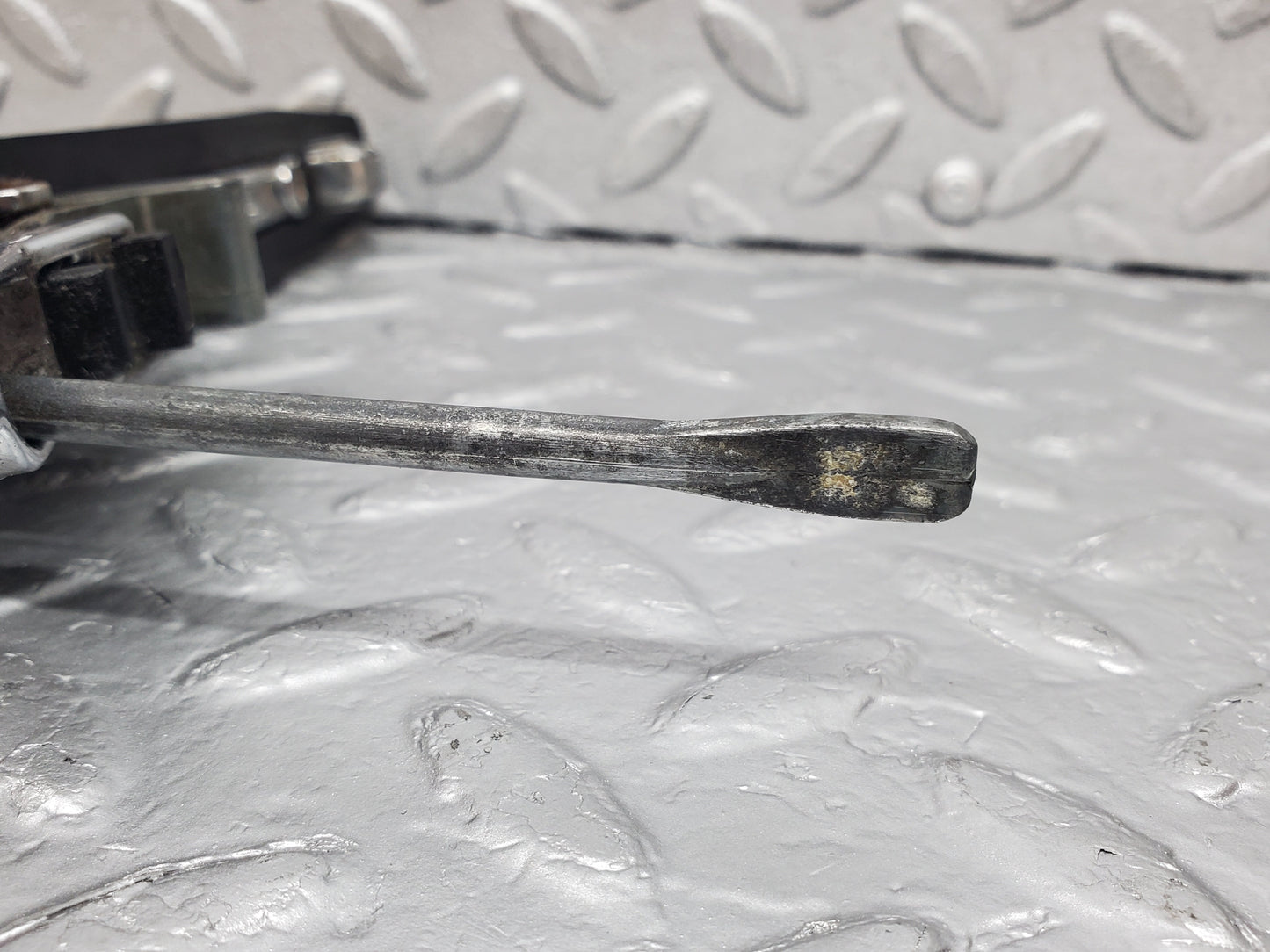 1006 Mercedes-Benz C123 230CE Coupe Left Door Exterior Handle No Key 1237600259