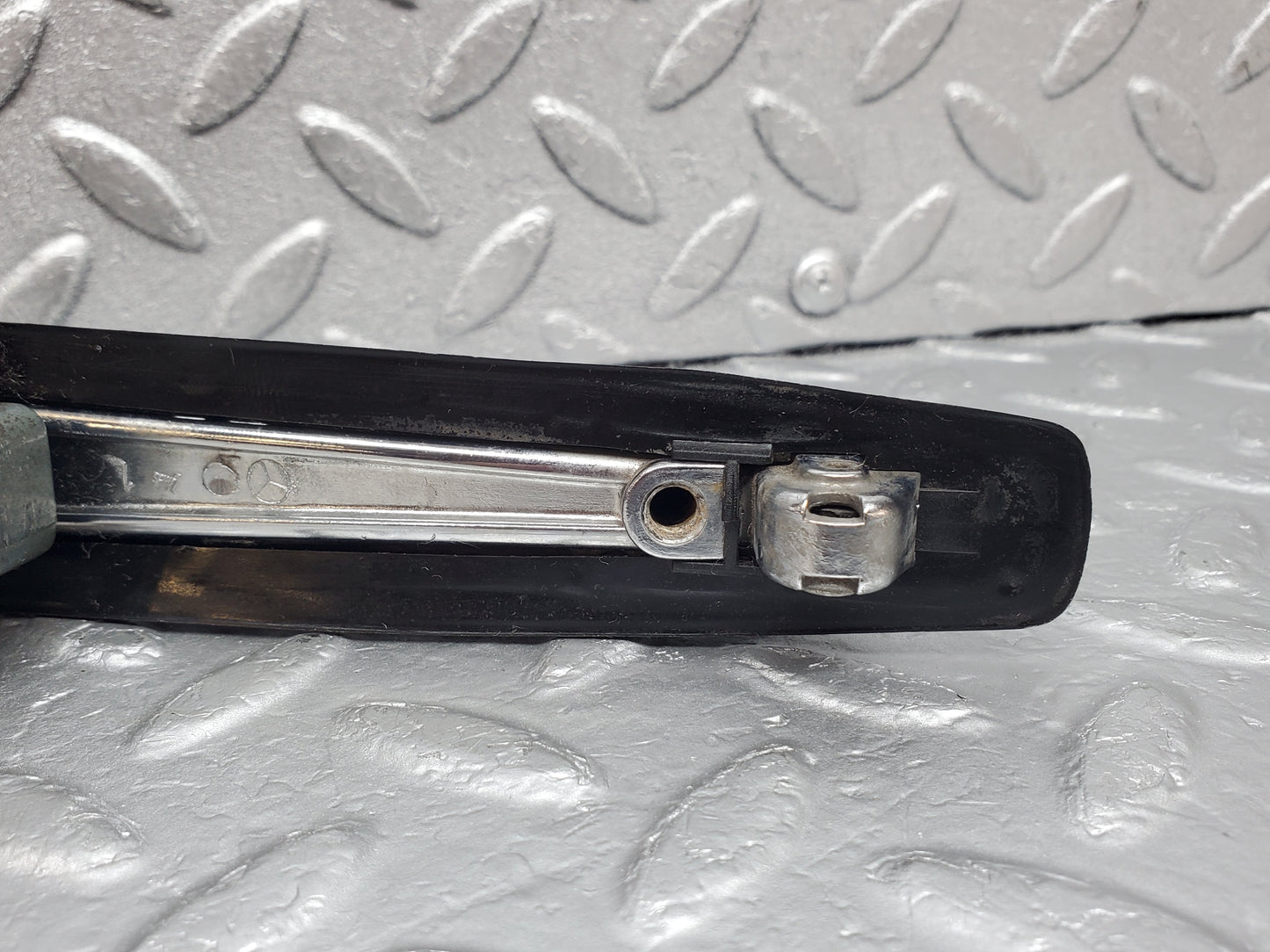 1006 Mercedes-Benz C123 230CE Coupe Left Door Exterior Handle No Key 1237600259