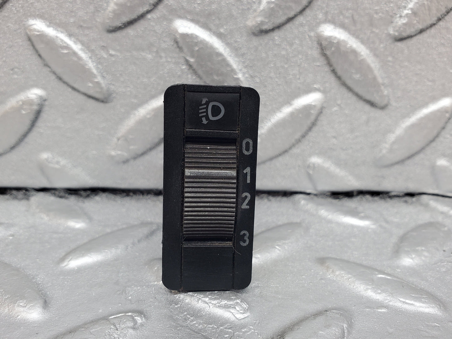 1056 Mercedes-Benz C123 230CE Headlight Level Switch  0008000473
