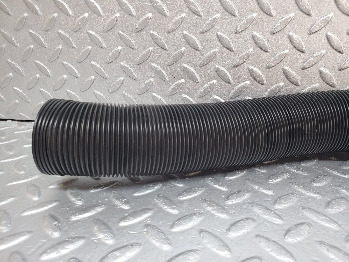 1022 Mercedes-Benz C123 230CE Air Duct Pipe Hose