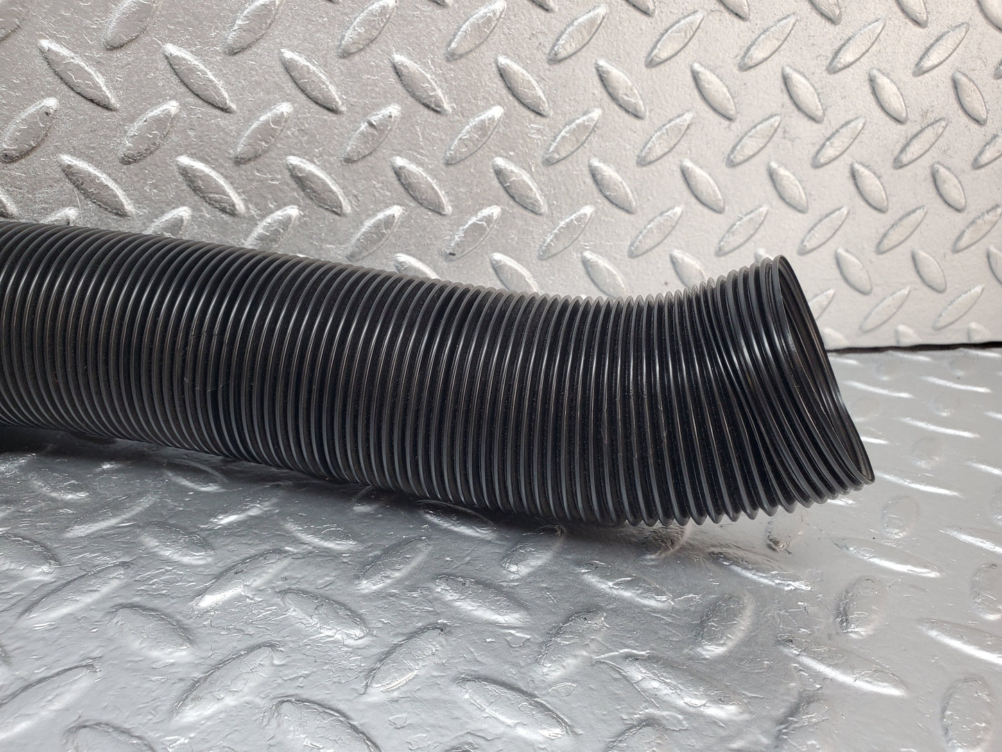 1022 Mercedes-Benz C123 230CE Air Duct Pipe Hose