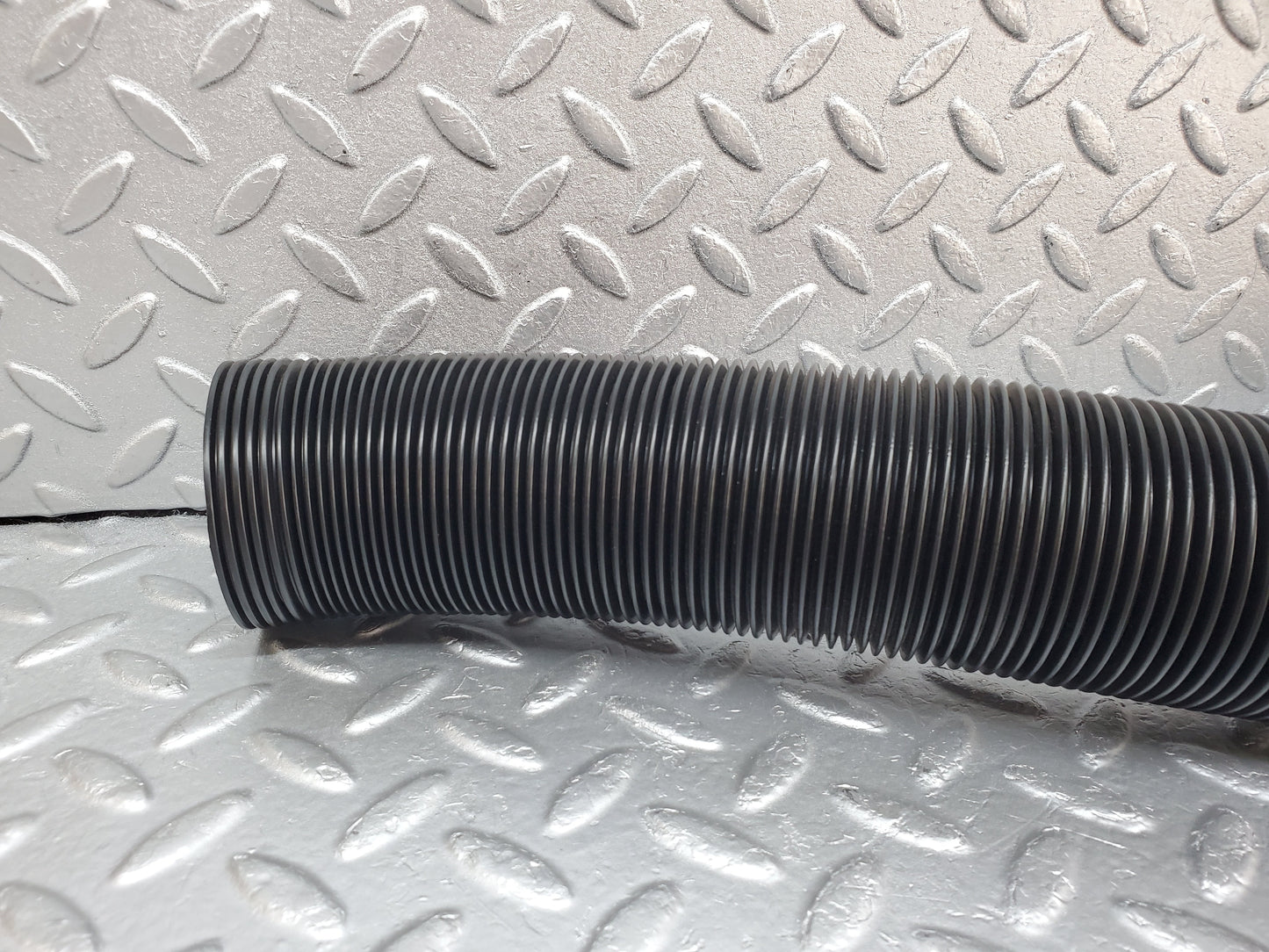 1022 Mercedes-Benz C123 230CE Air Duct Pipe Hose