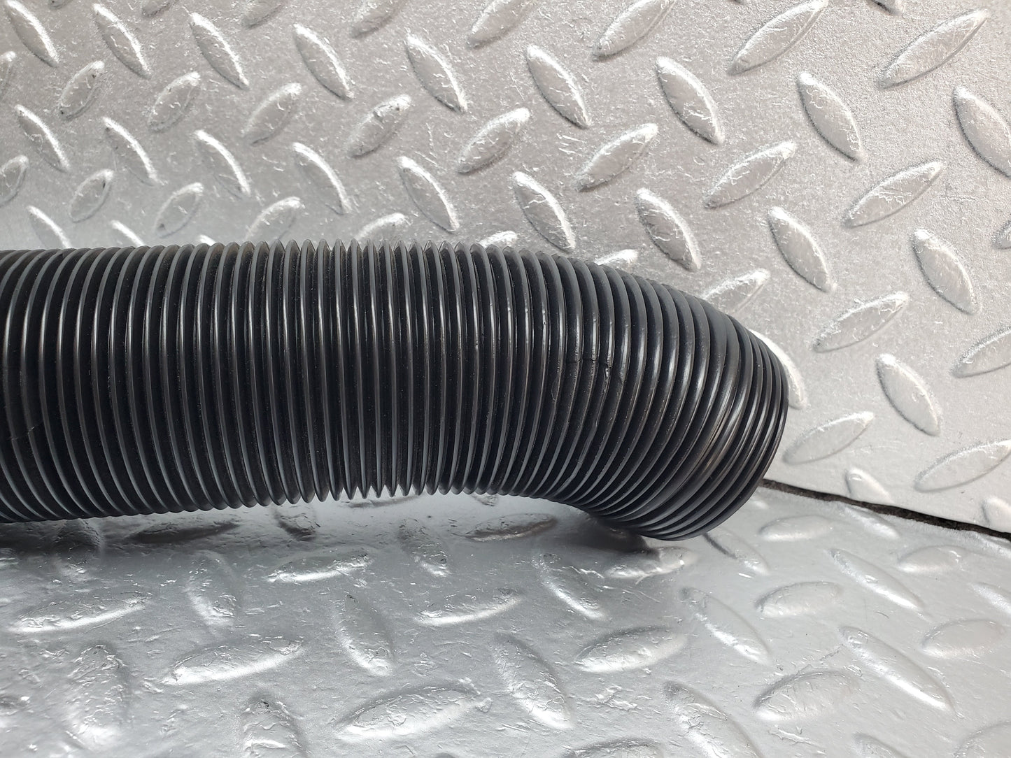 1022 Mercedes-Benz C123 230CE Air Duct Pipe Hose