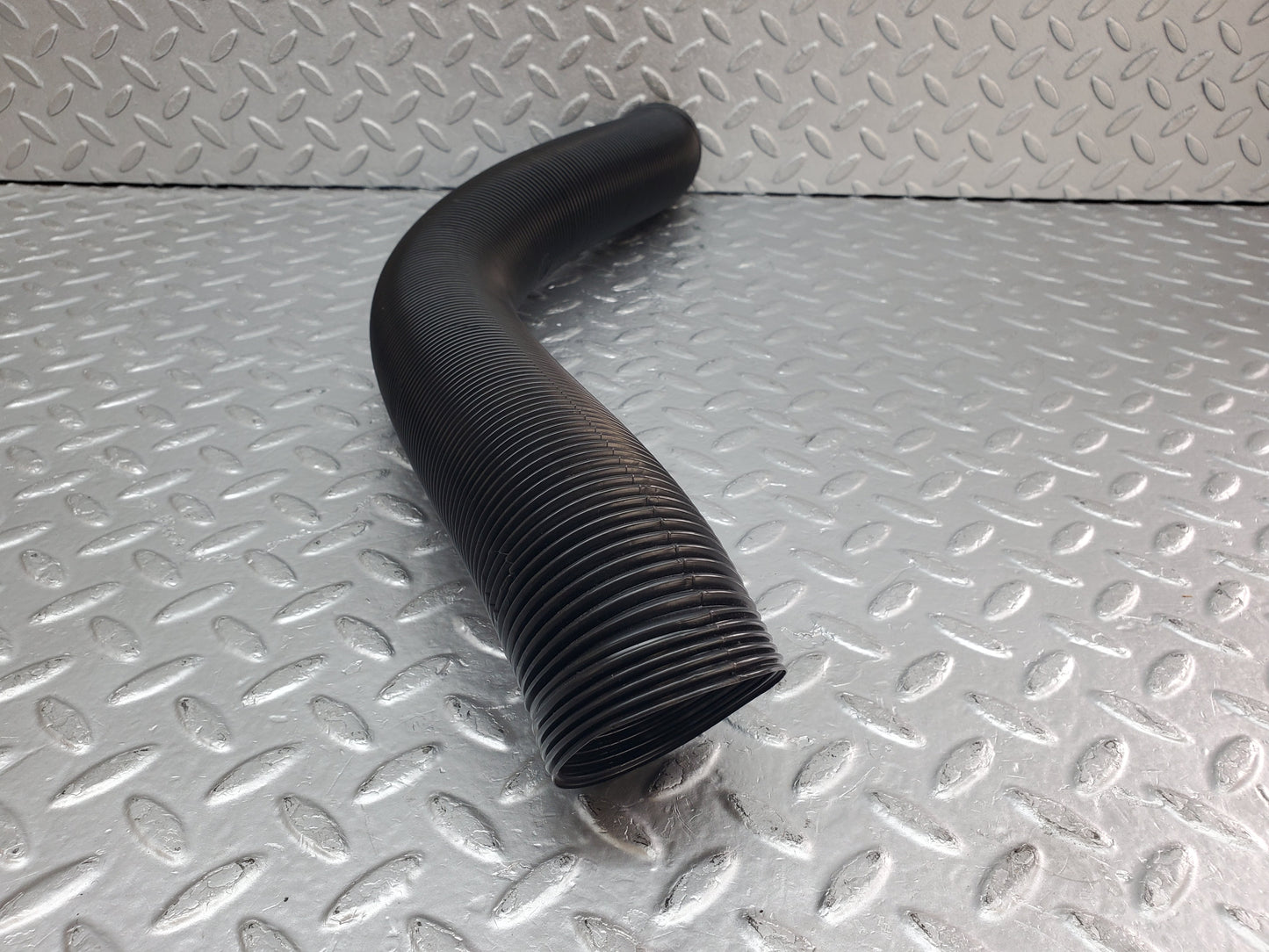 1022 Mercedes-Benz C123 230CE Air Duct Pipe Hose