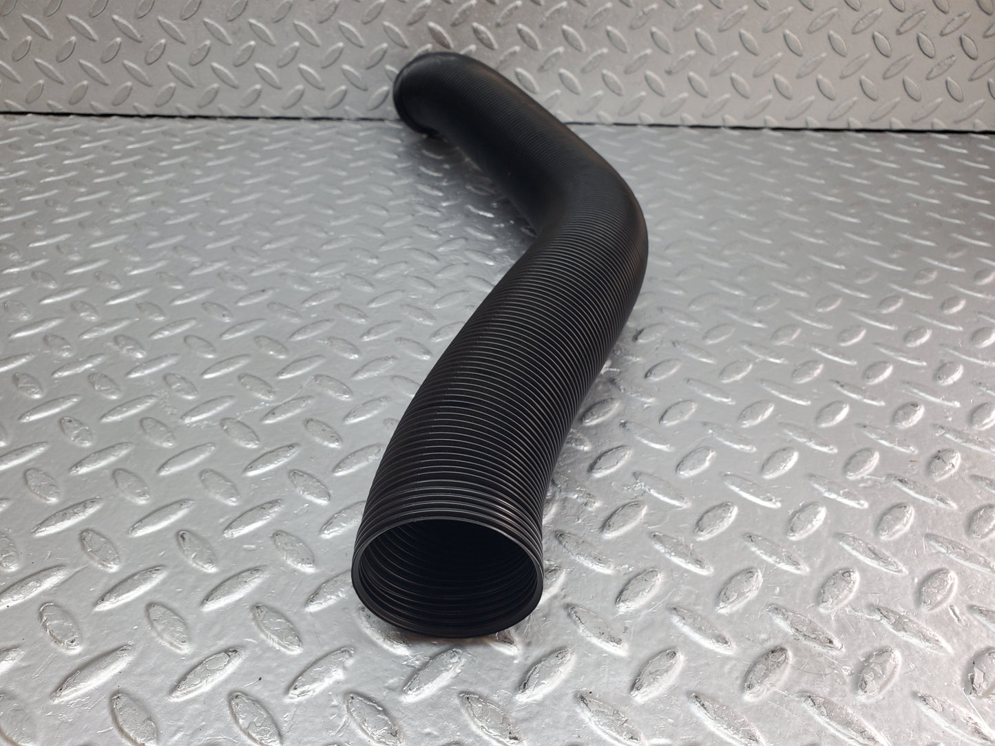 1022 Mercedes-Benz C123 230CE Air Duct Pipe Hose