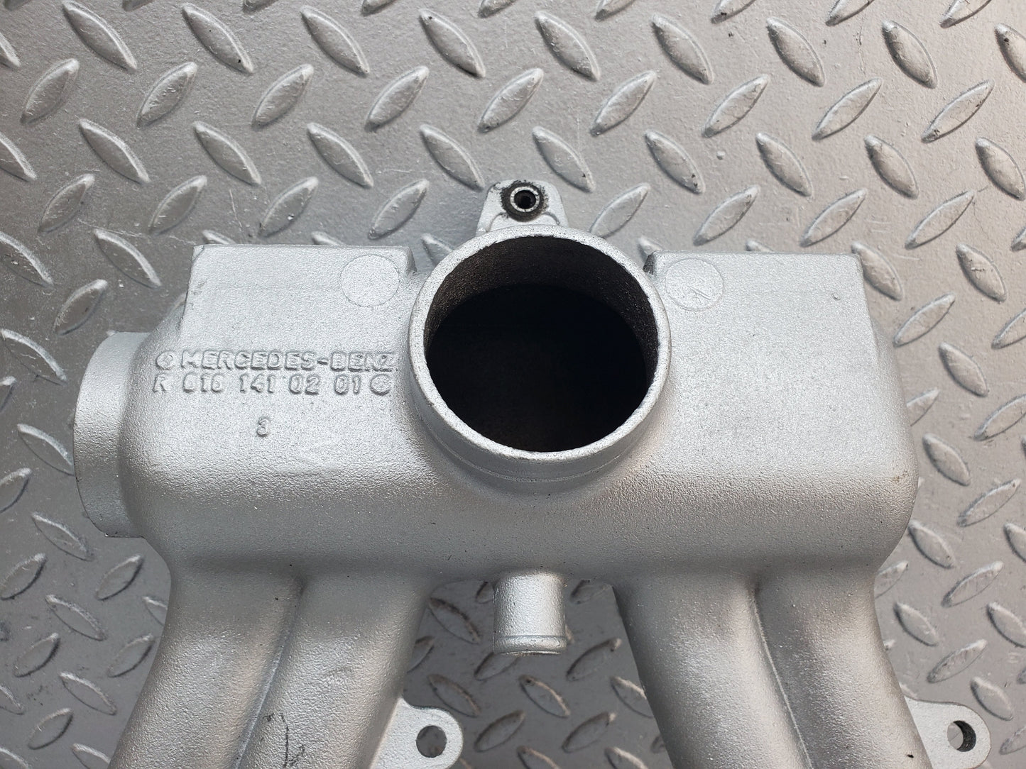 1078 Mercedes-Benz W123 240D Air Intake Manifold 6161410201