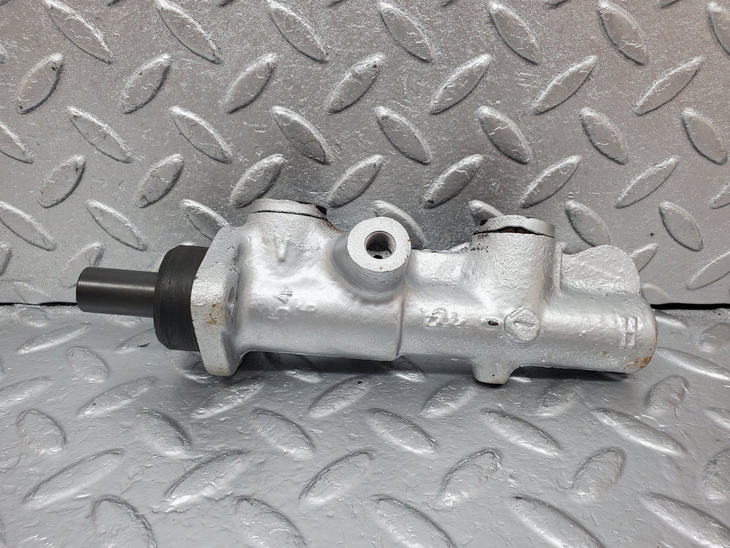1079 Mercedes-Benz C123 230CE Coupe Brake Master Cylinder