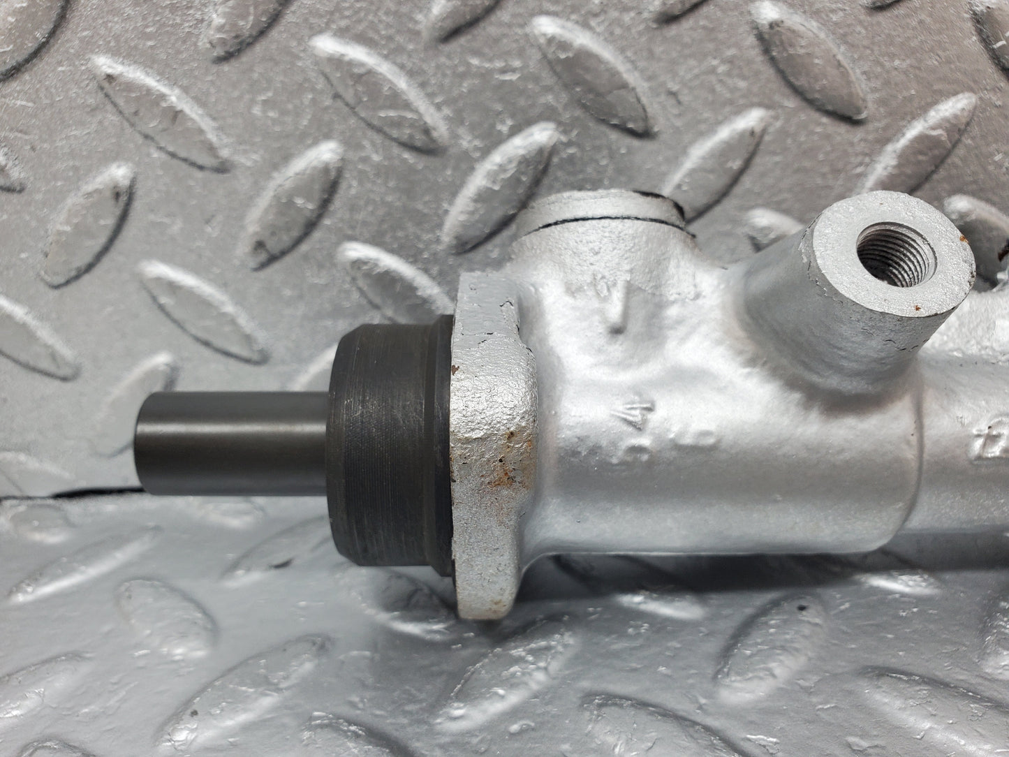 1079 Mercedes-Benz C123 230CE Coupe Brake Master Cylinder