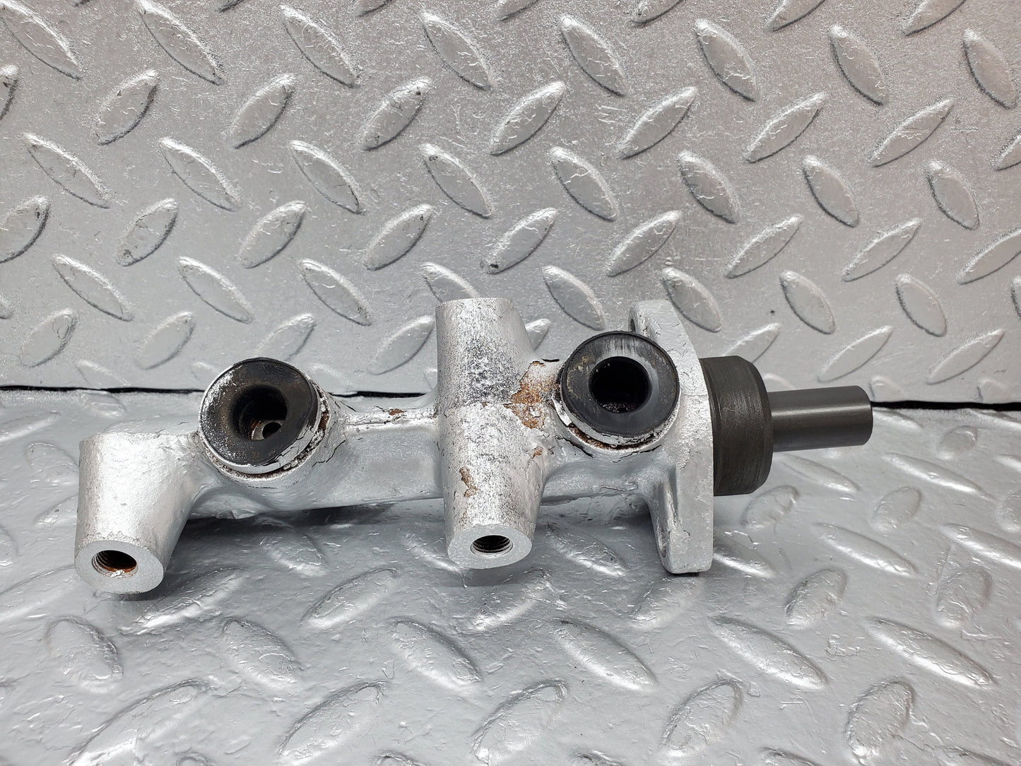 1079 Mercedes-Benz C123 230CE Coupe Brake Master Cylinder