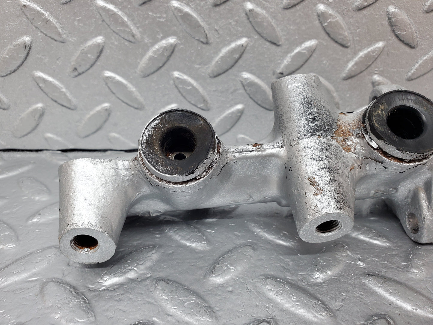 1079 Mercedes-Benz C123 230CE Coupe Brake Master Cylinder