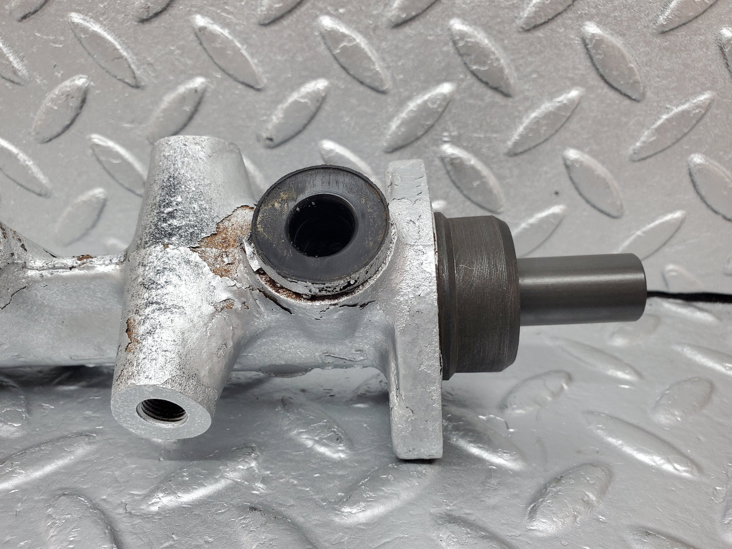 1079 Mercedes-Benz C123 230CE Coupe Brake Master Cylinder