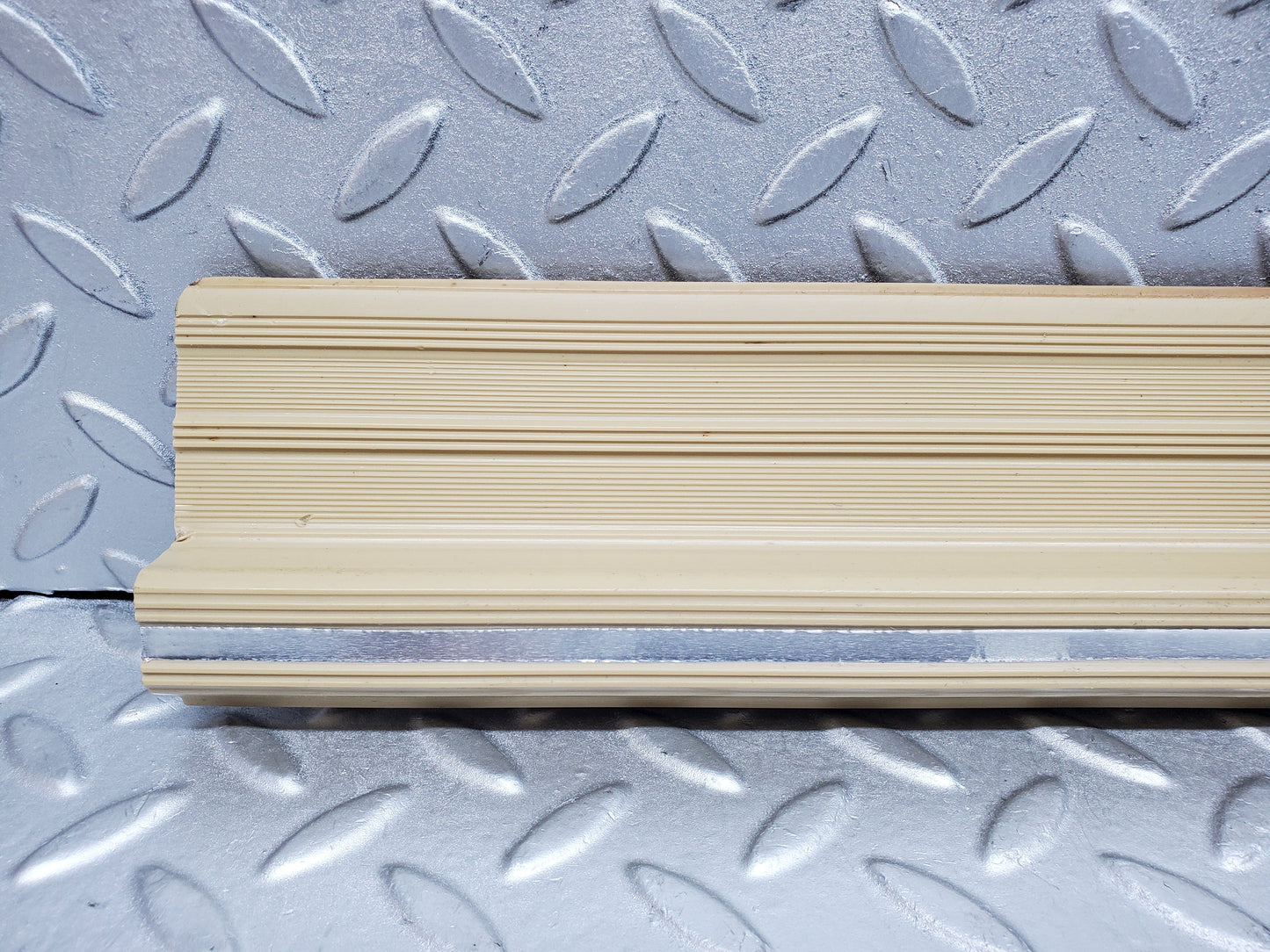 1069 Mercedes-Benz C123 230CE Door Sill Trim Right Side Beige