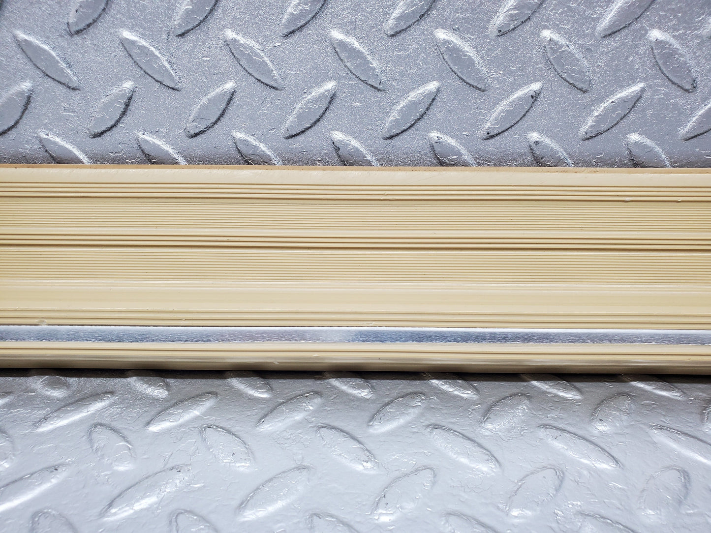 1069 Mercedes-Benz C123 230CE Door Sill Trim Right Side Beige
