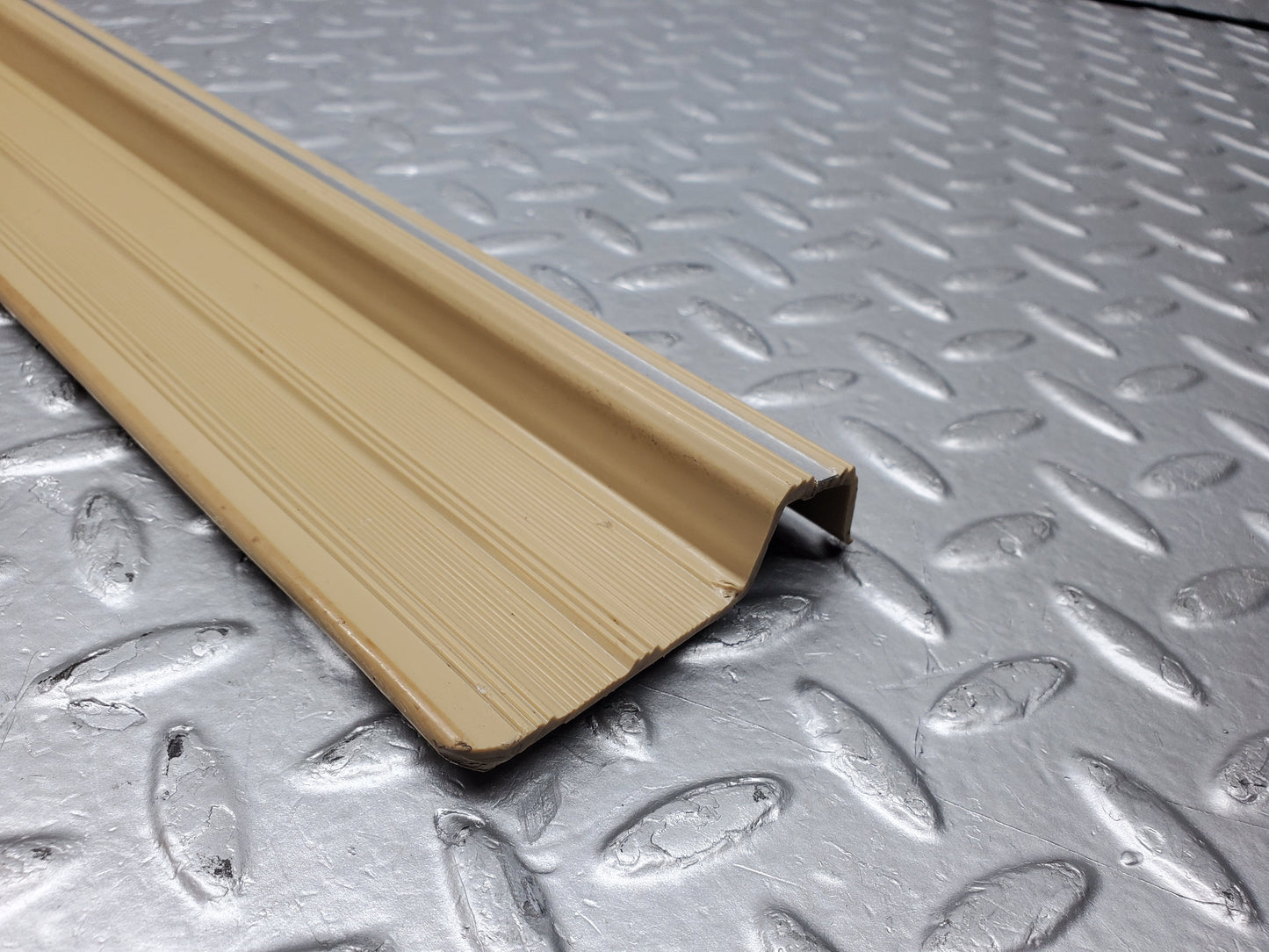 1069 Mercedes-Benz C123 230CE Door Sill Trim Right Side Beige