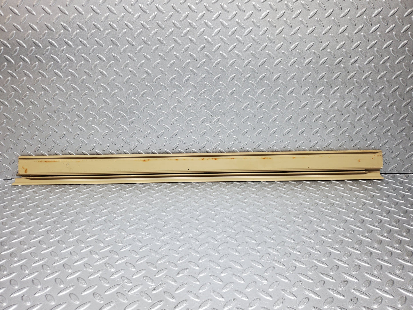 1069 Mercedes-Benz C123 230CE Door Sill Trim Right Side Beige