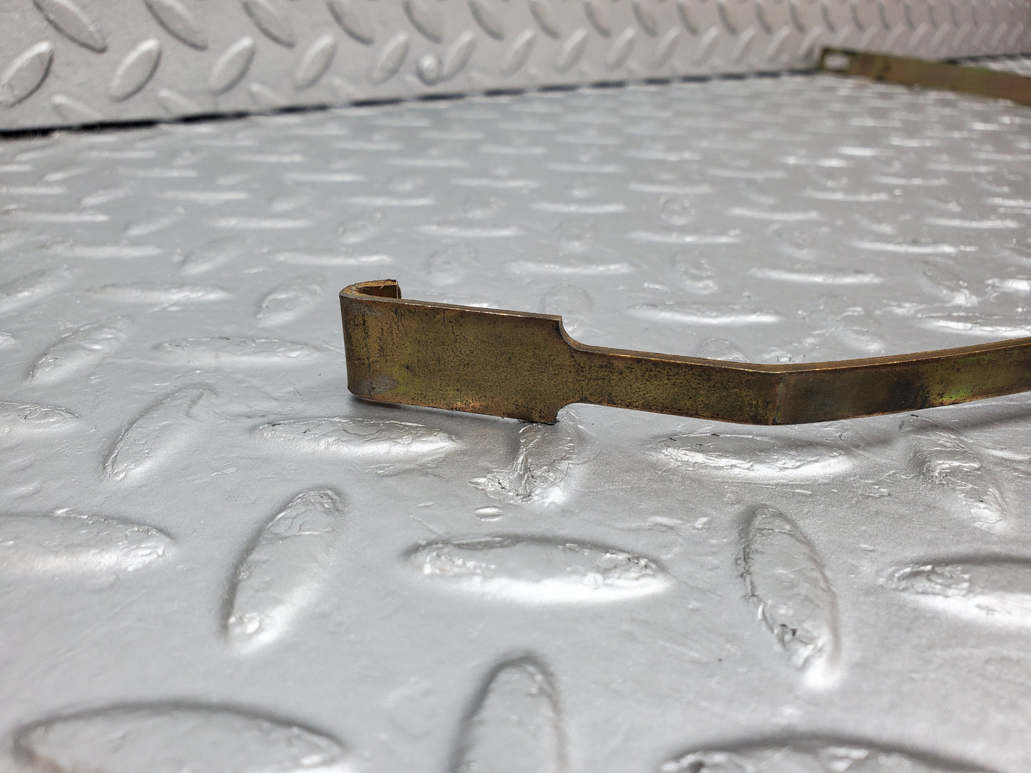 1121 Mercedes-Benz C123 230CE Coupe Heater Box Holder Strap