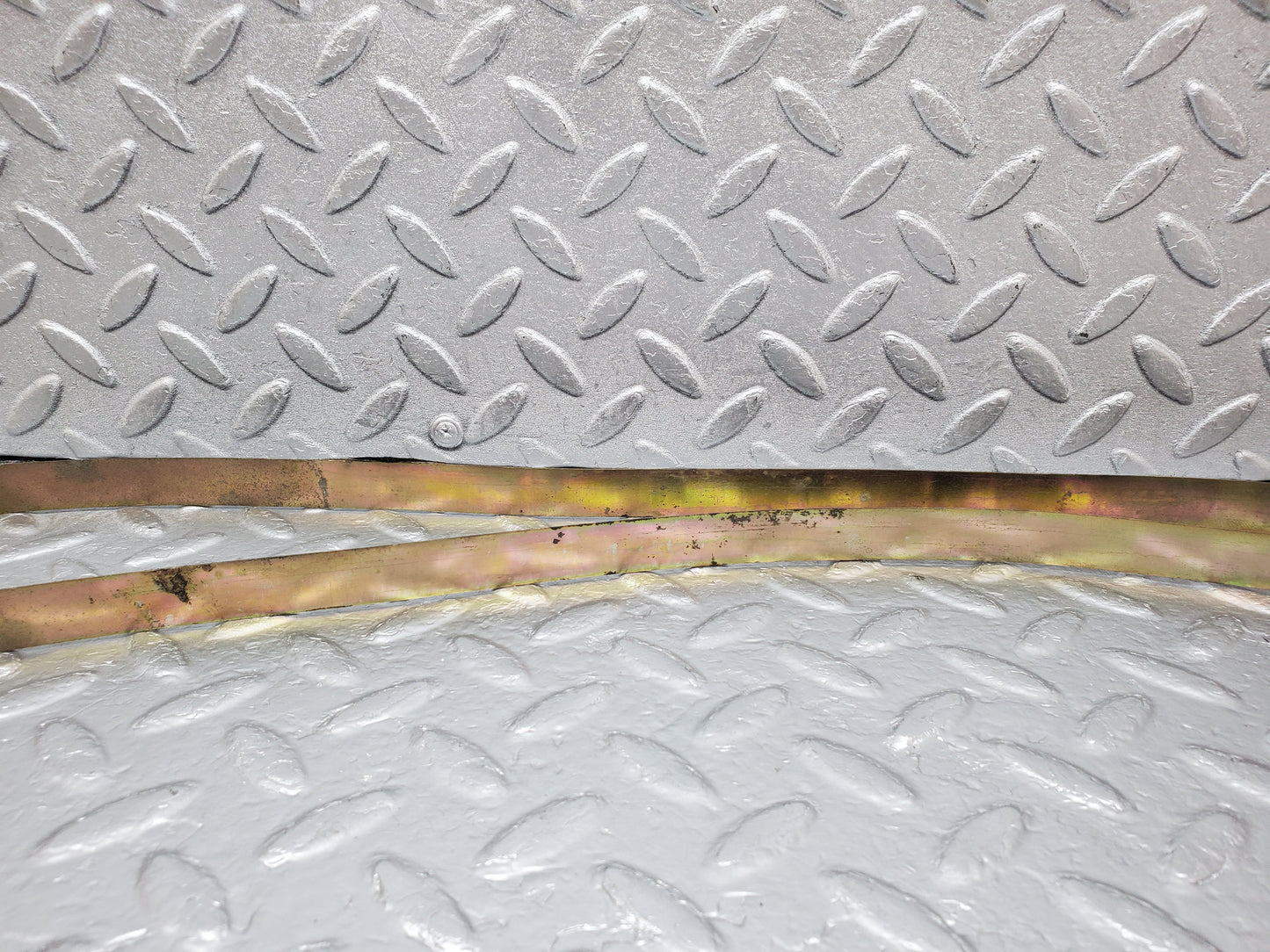 1121 Mercedes-Benz C123 230CE Coupe Heater Box Holder Strap