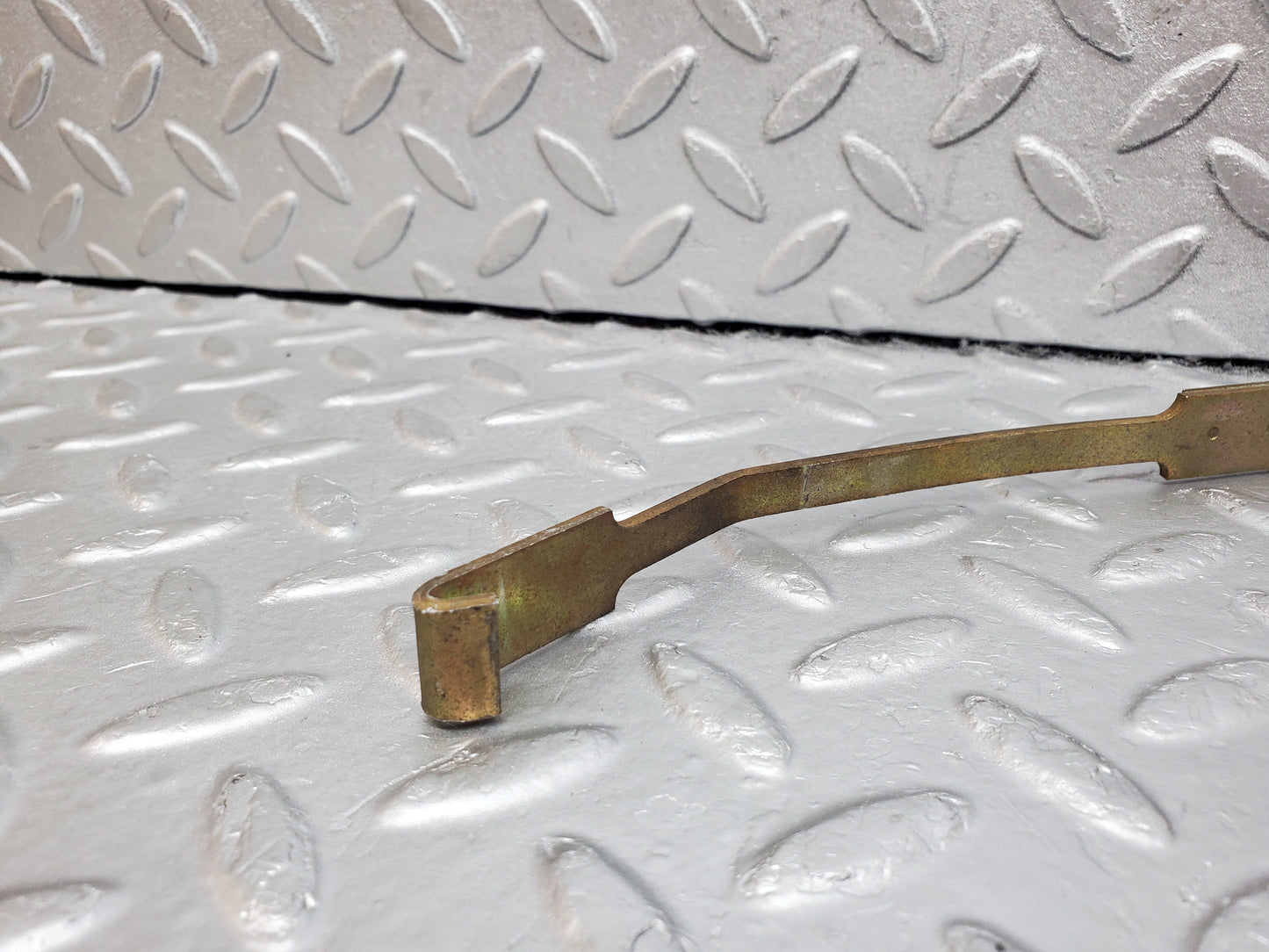 1121 Mercedes-Benz C123 230CE Coupe Heater Box Holder Strap