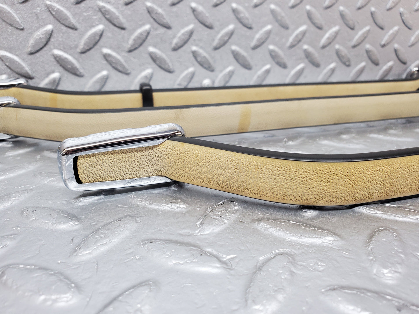 1154 Mercedes-Benz W108 280SE Interior Roof Grab Handle Set Beige